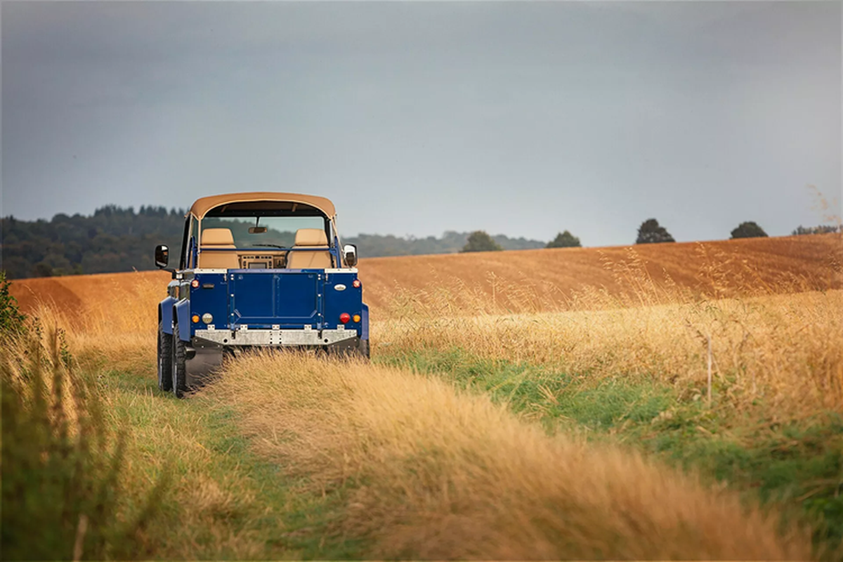 Land Rover Defender muốn đẹp phải tốn 4,2 tỷ để Kingsley phục chế