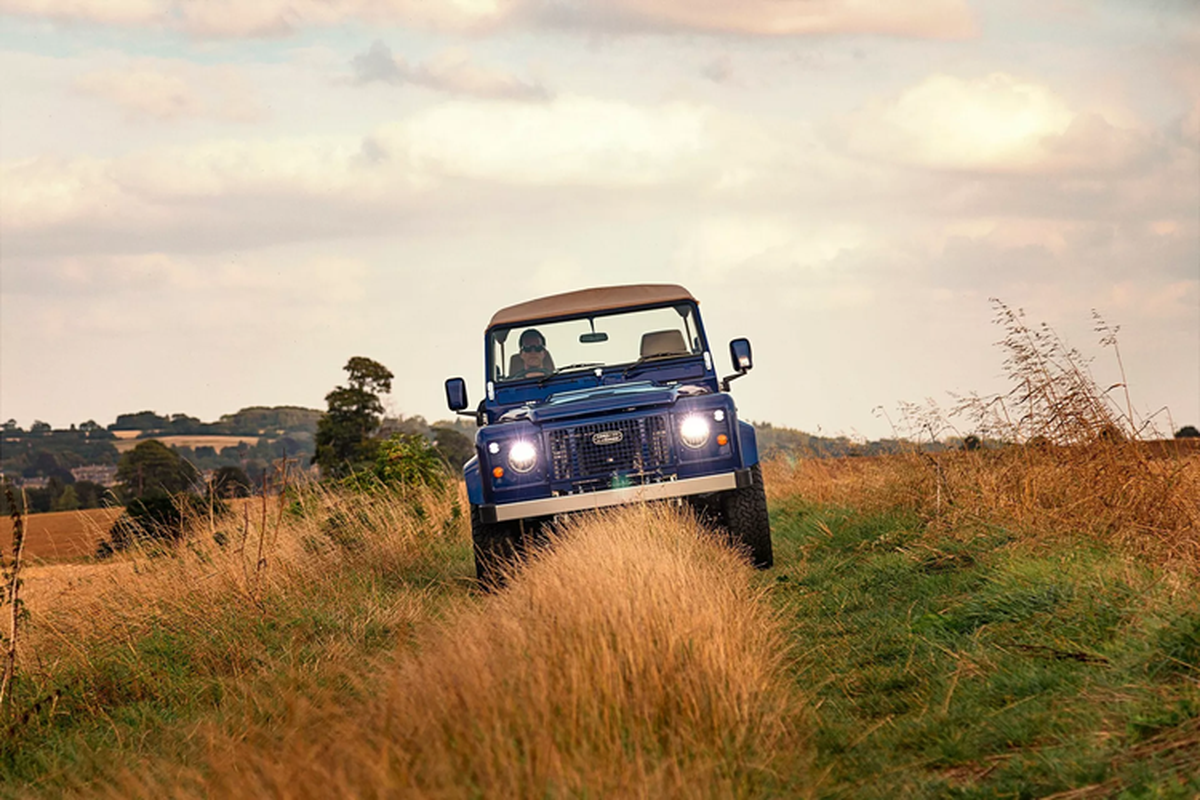 Land Rover Defender muốn đẹp phải tốn 4,2 tỷ để Kingsley phục chế