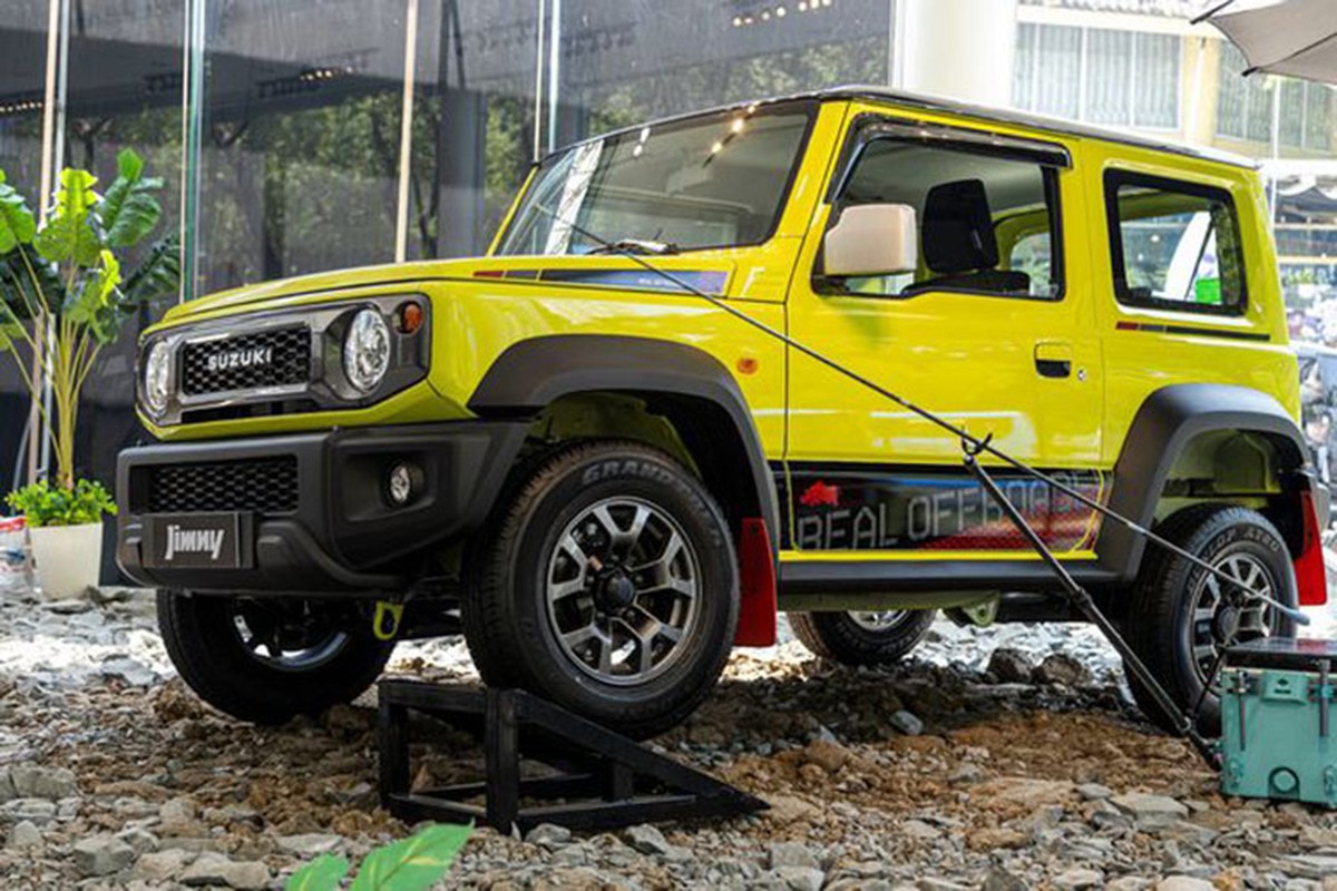 Đại gia Ninh Thuận sở hữu cặp Suzuki Jimny "siêu biển tứ quý"