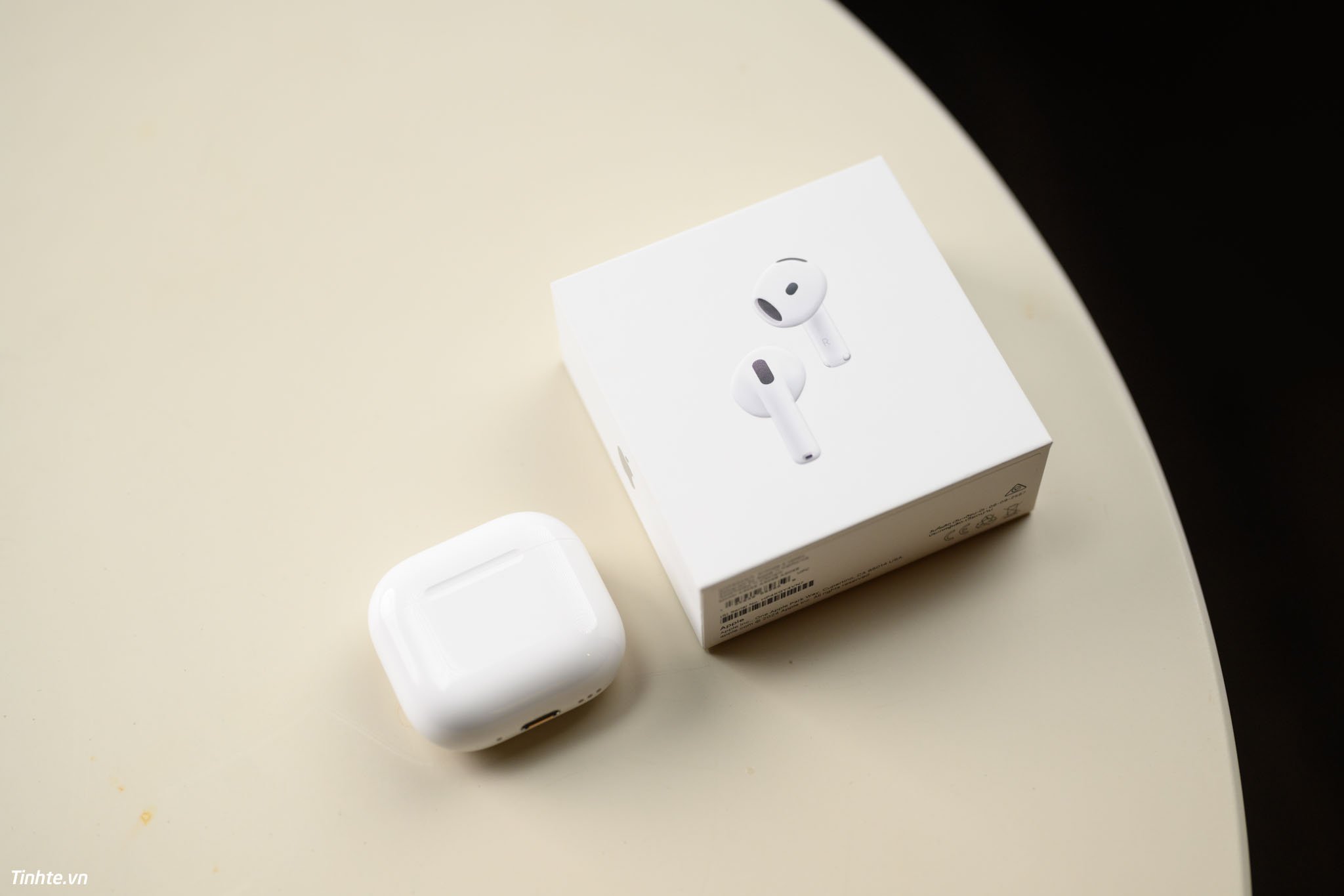 Tinhte-cuhiep-unbox-airpods-4-12.jpg