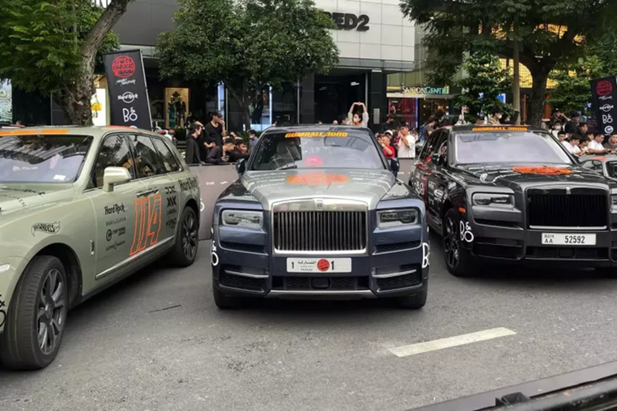 Rolls-Royce Cullinan biển số độc 1 của hoàng tộc UAE ở Việt Nam