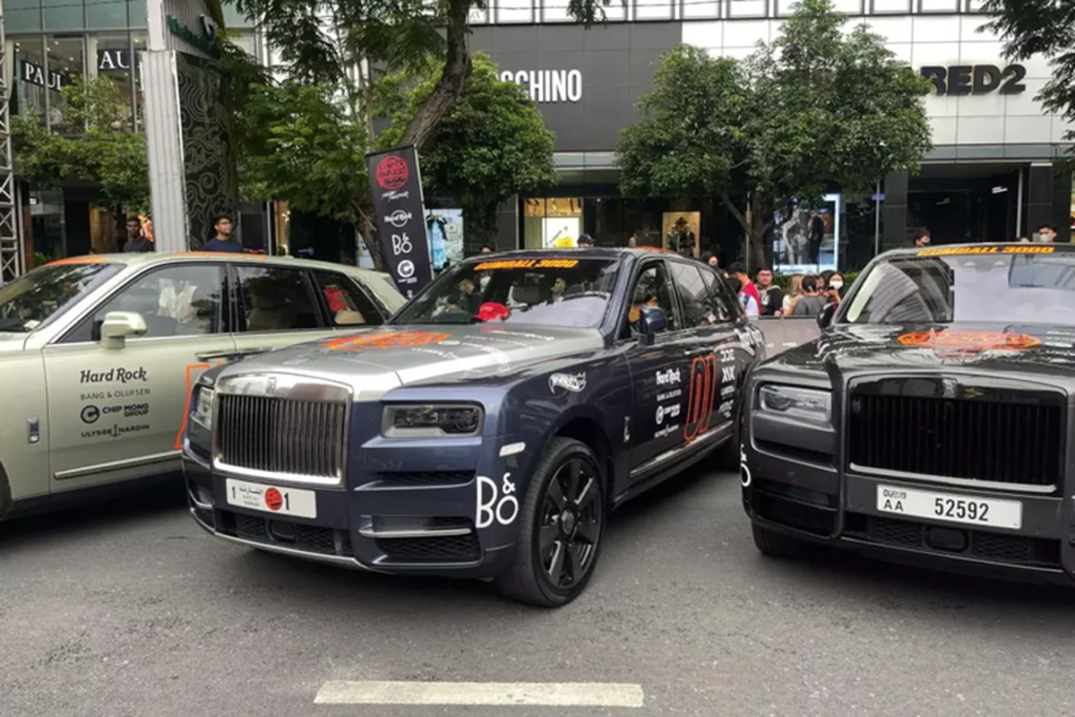 Rolls-Royce Cullinan biển số độc 1 của hoàng tộc UAE ở Việt Nam