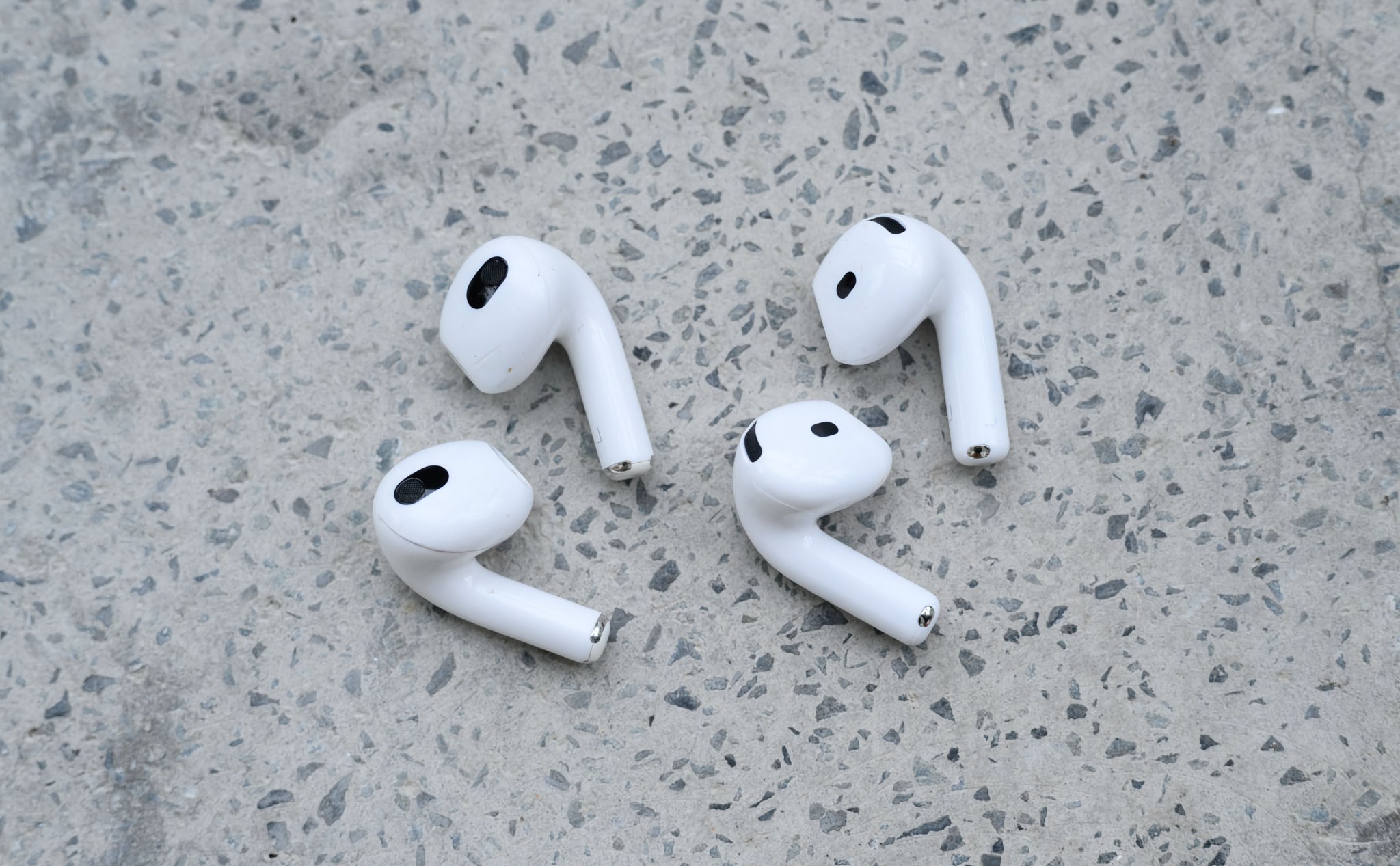 Tinhte-tu-so-sanh-airpods-3-va-47.jpg