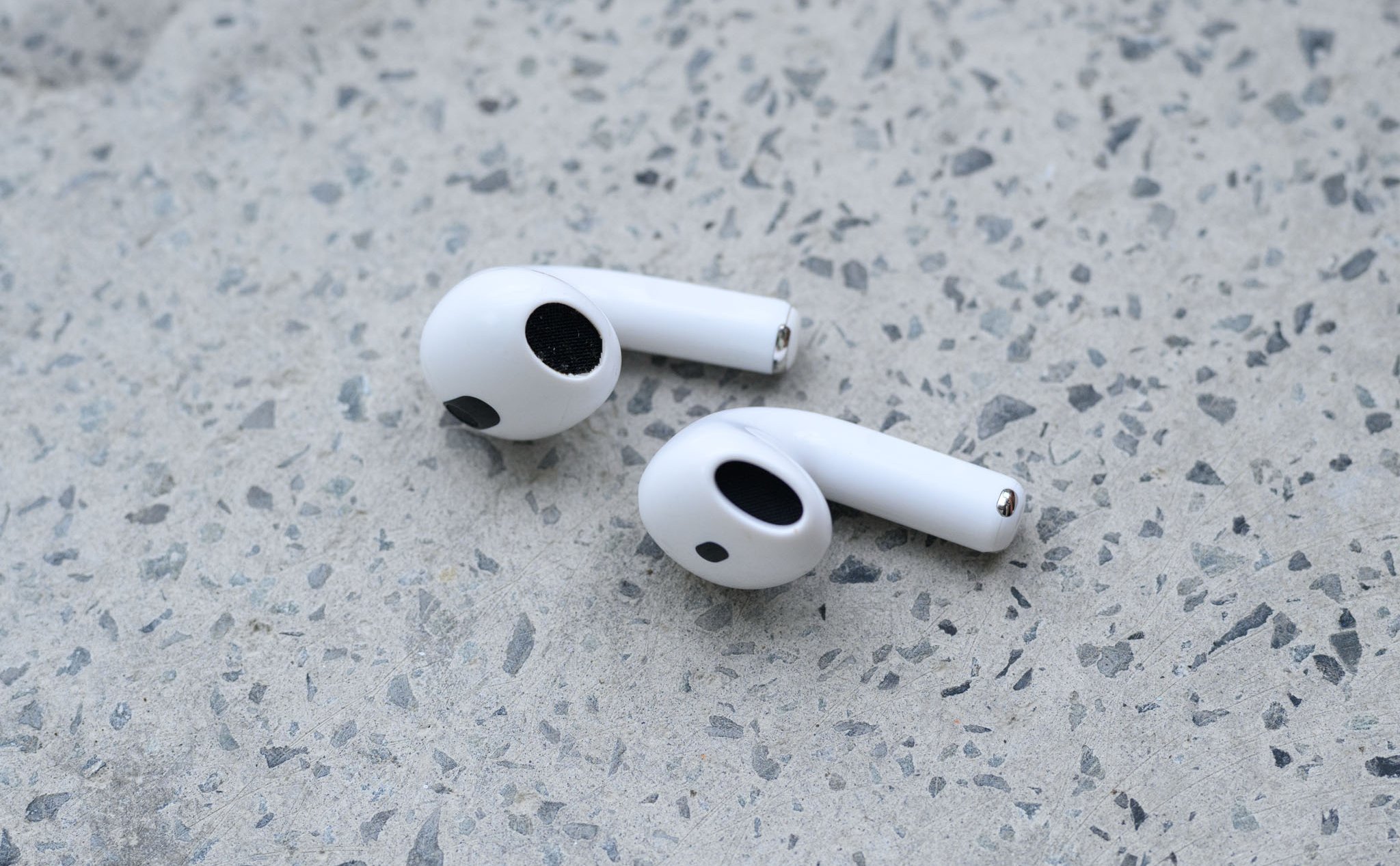 Tinhte-tu-so-sanh-airpods-3-va-45.jpg