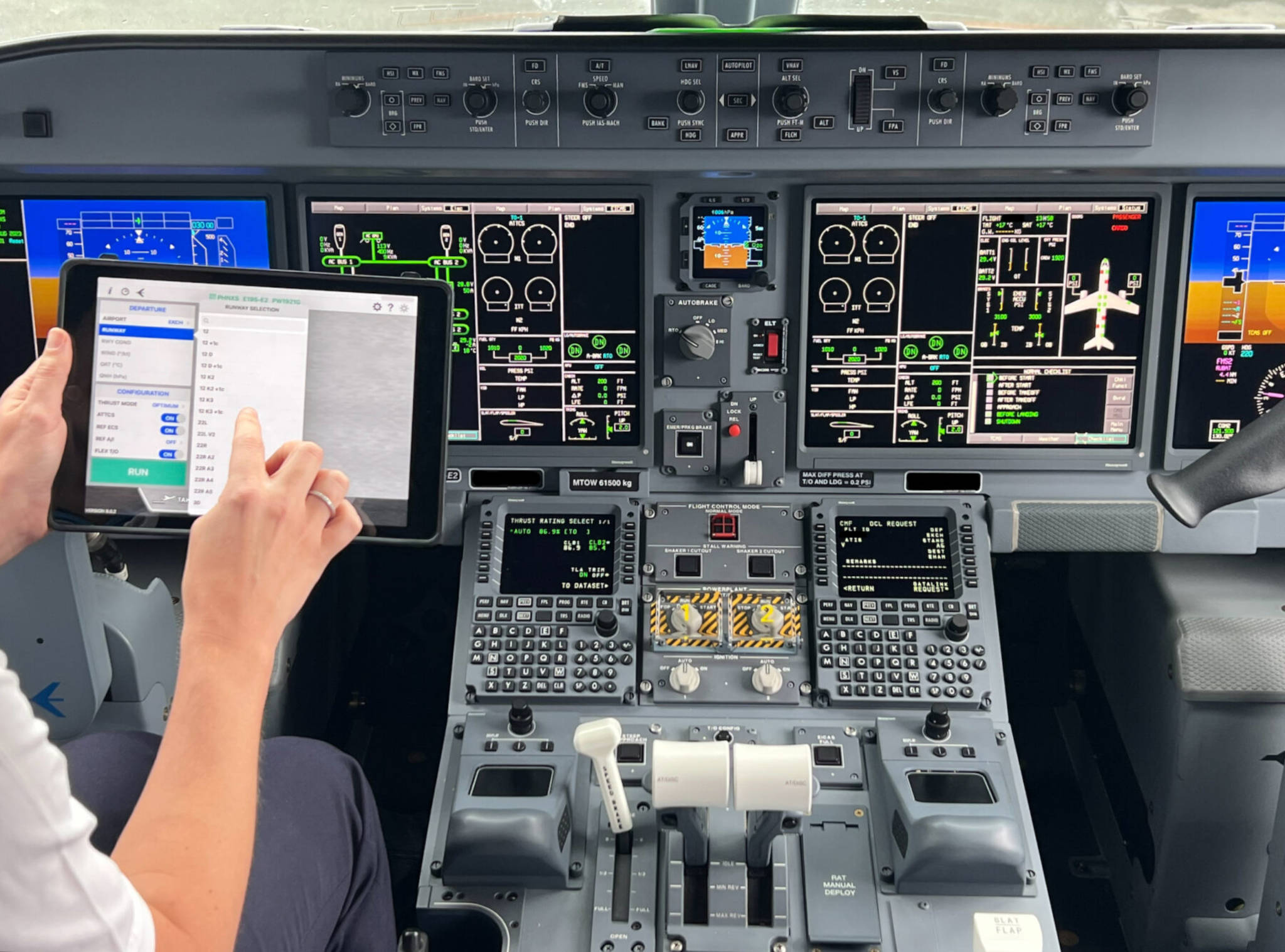 Embraer E2 Cockpit.jpg