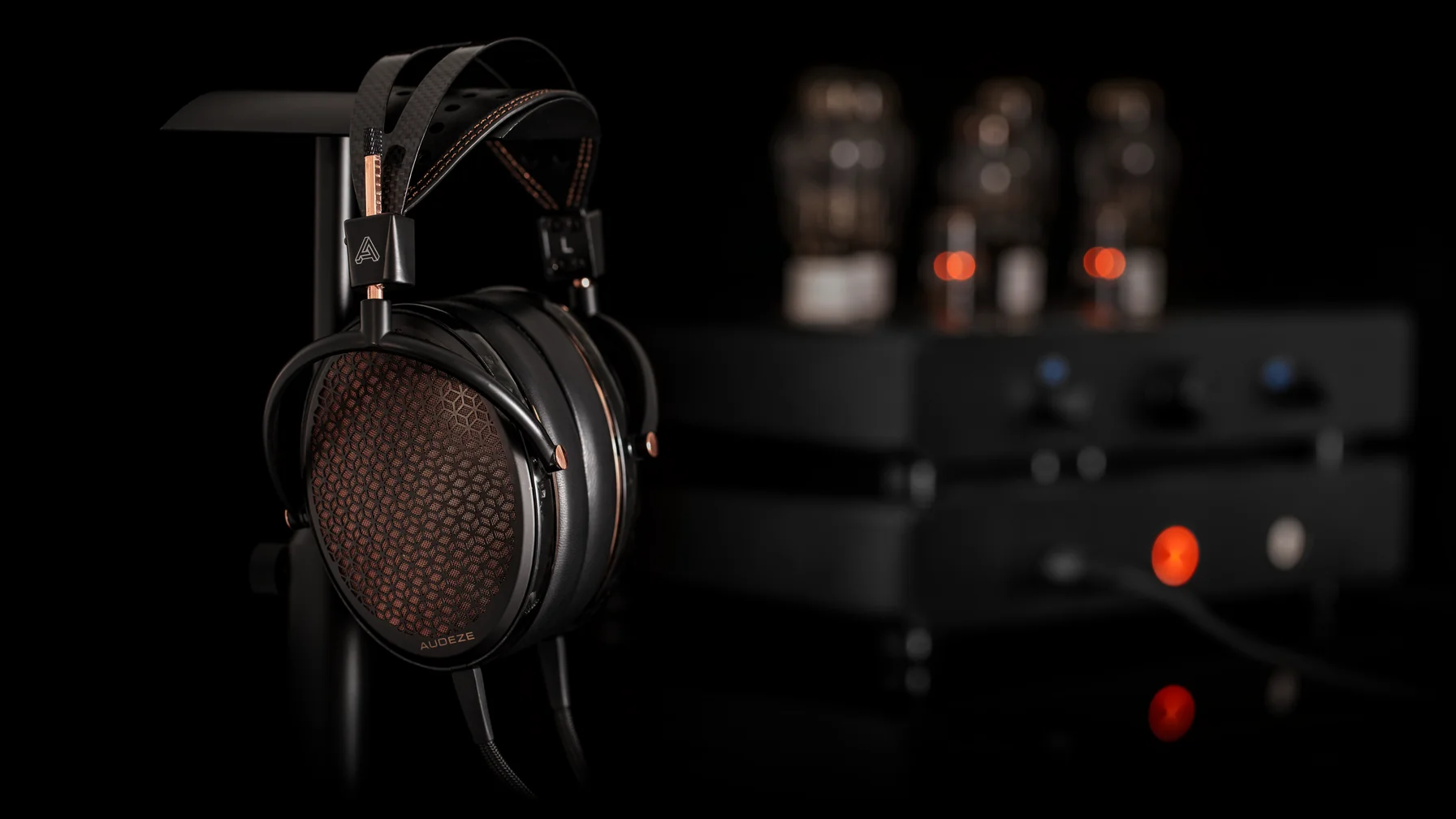 Audeze ra mắt tai nghe tĩnh điện CNBR2, giá $5995