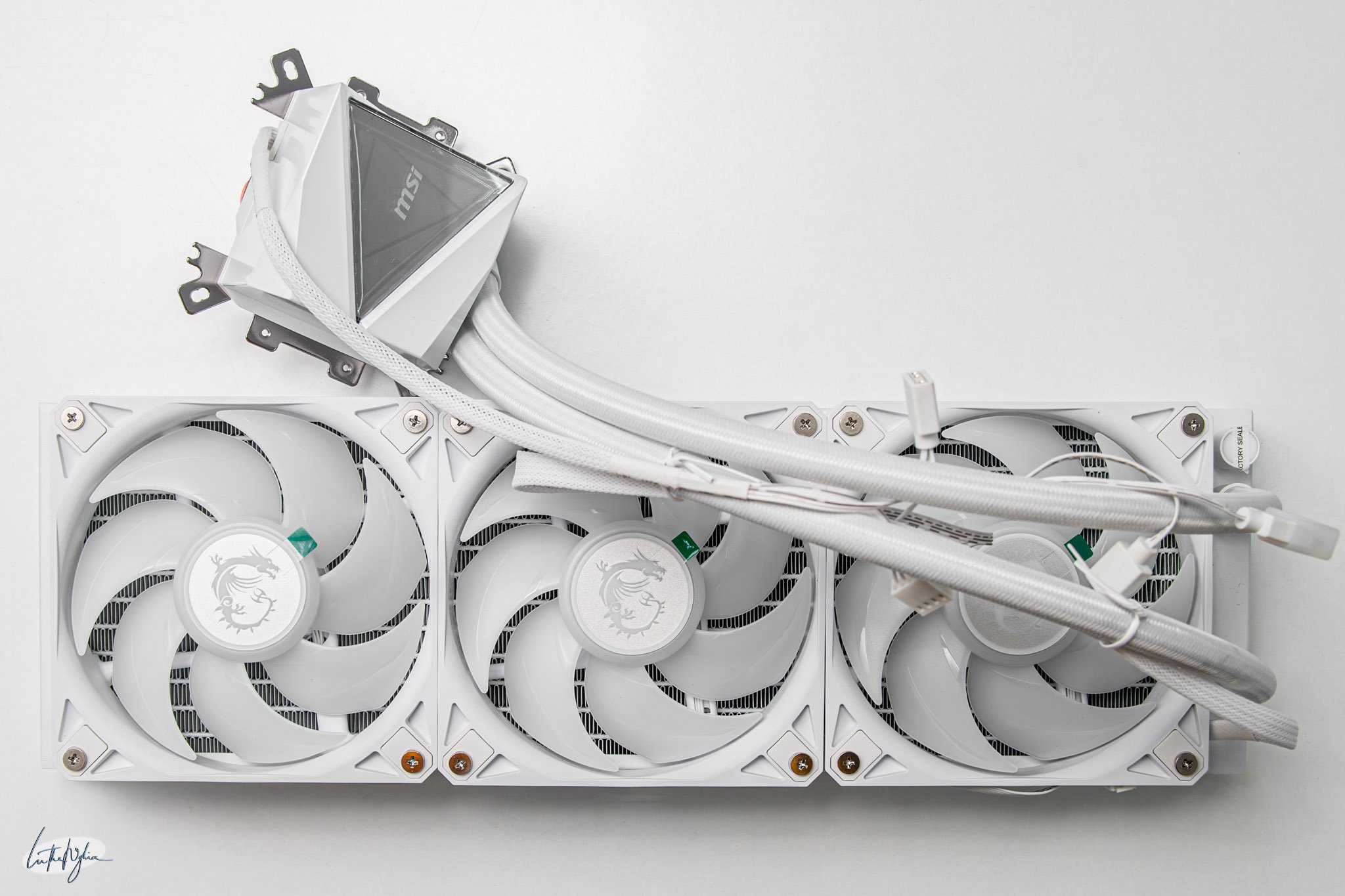 msi-mag-coreliquid-i360-white-8.jpg