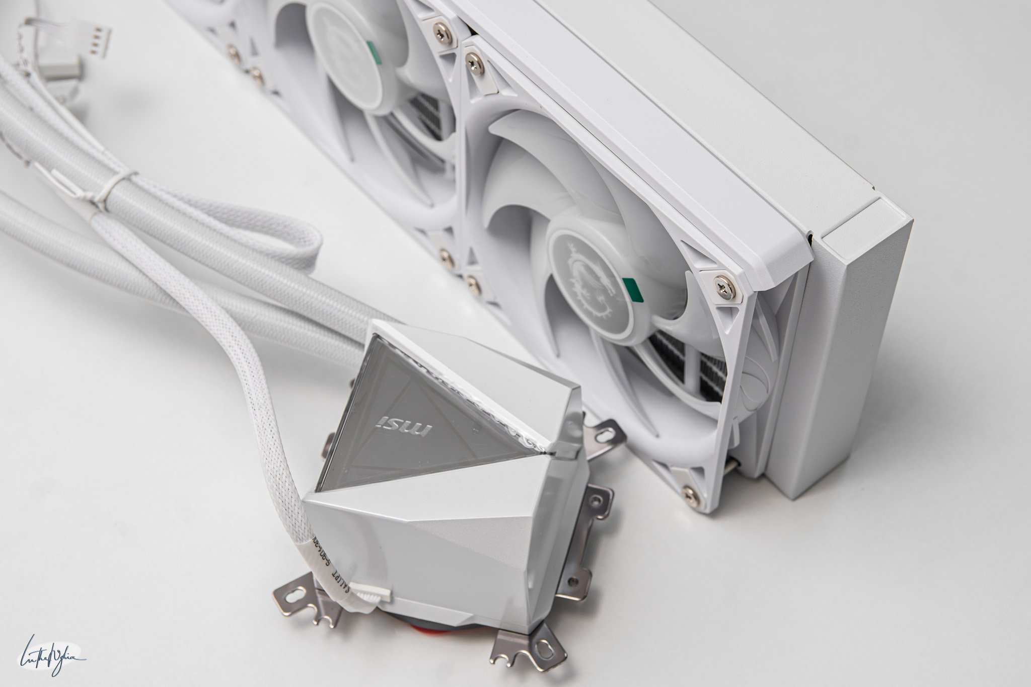 msi-mag-coreliquid-i360-white-21.jpg