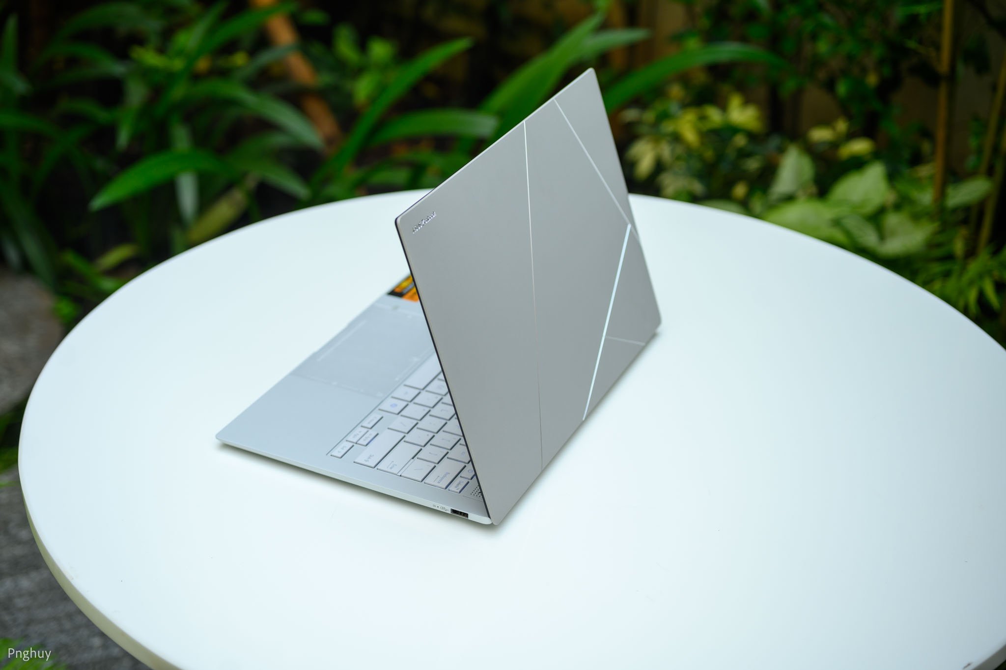 ASUS-zenbook-s-14-tinhte-23.jpg