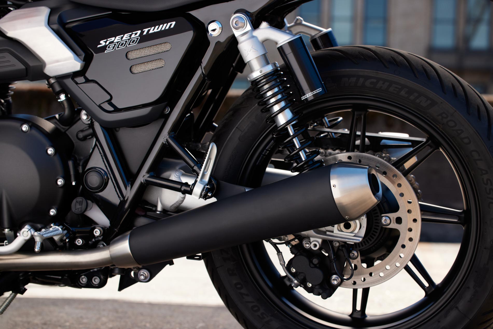 triumph-speedtwin-900-2025-14.jpg