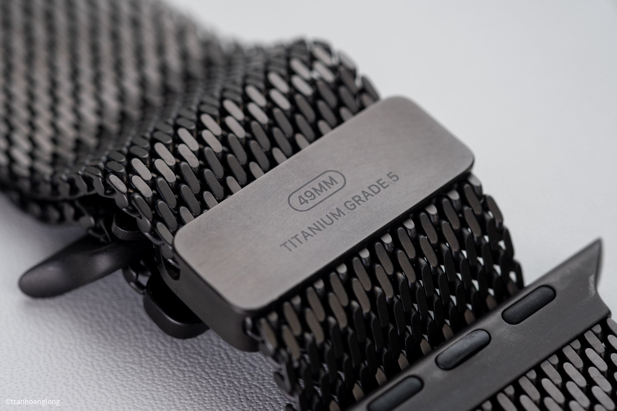 Trên tay Titanium Milanese Loop Band: Sợi dây đồng hồ xịn nhất cho Apple Watch mà anh em nên mua