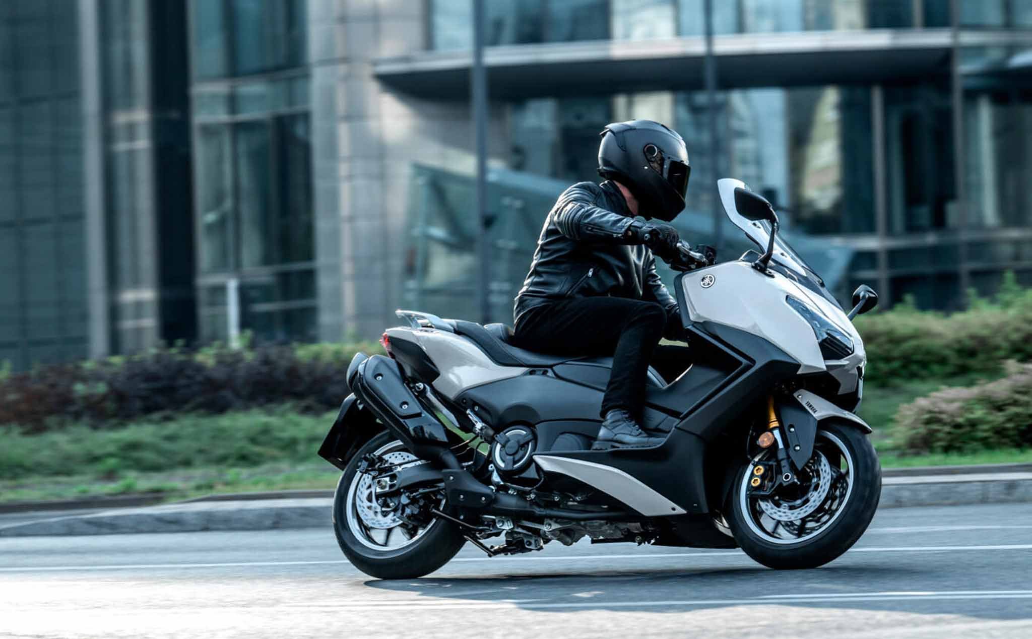 yamaha-tmax-2025-8.jpg