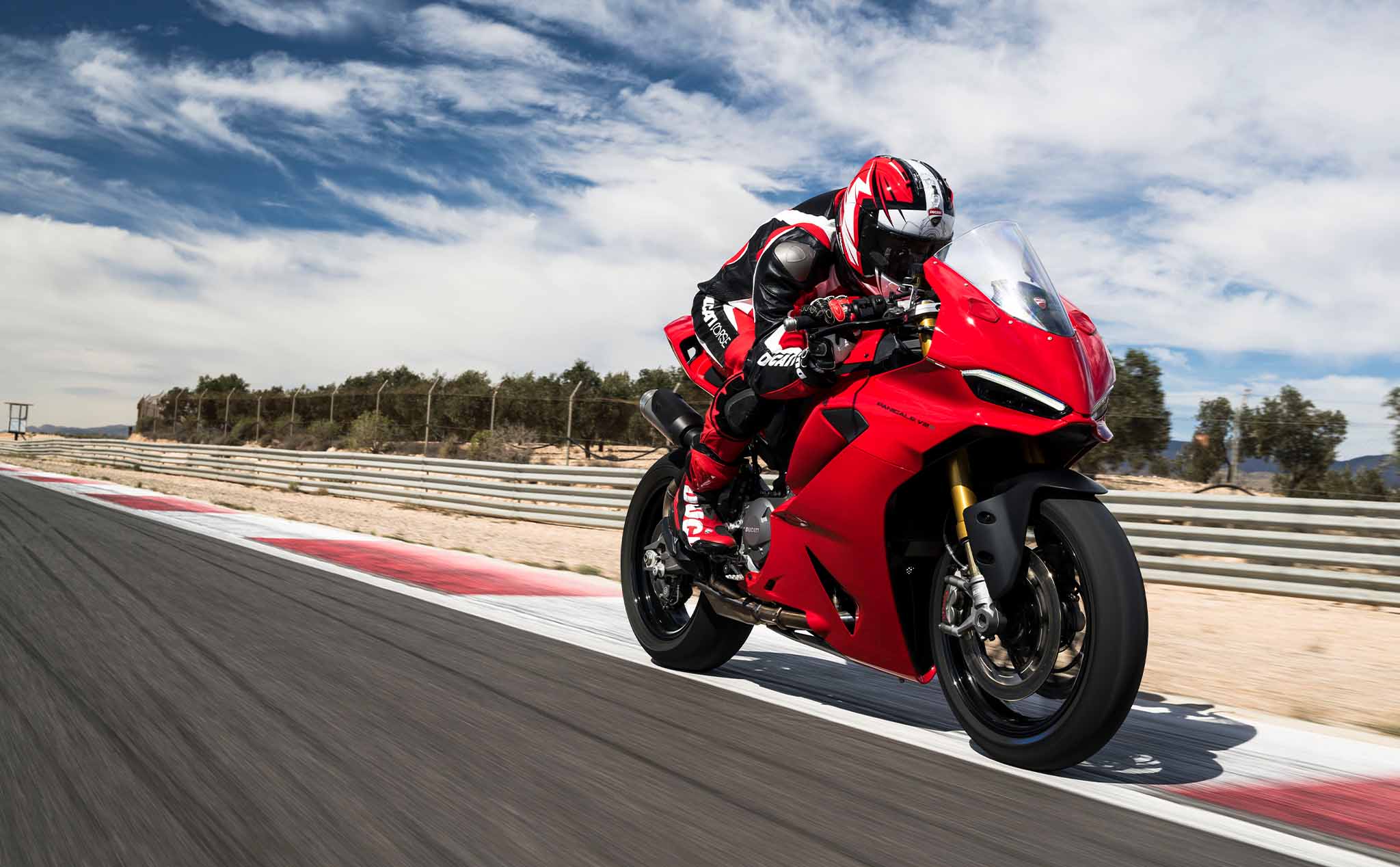 Ducati ra mắt Panigale V2 và Streetfighter V2 2025: Thay đổi triết lý xe tầm trung của hãng