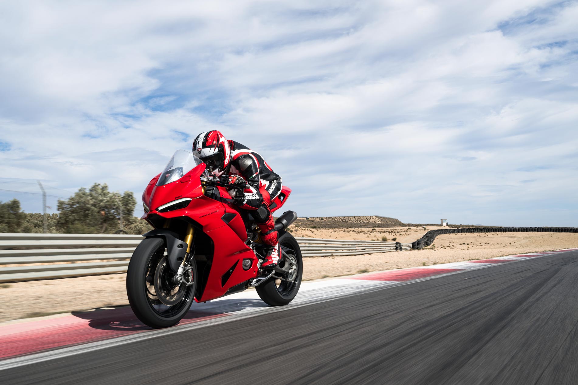 panigale-v2-2025-3.jpg