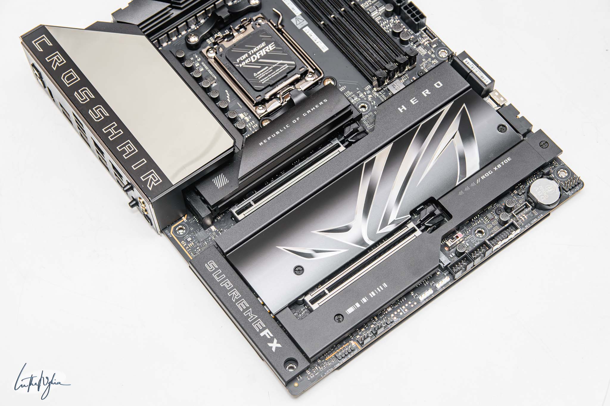 asus-rog-crosshair-x870e-hero-tinhte-7.jpg