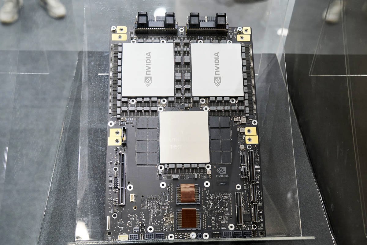 Supermicro-NVIDIA-GB200-NVL72-at-Computex-2024-Node.jpg