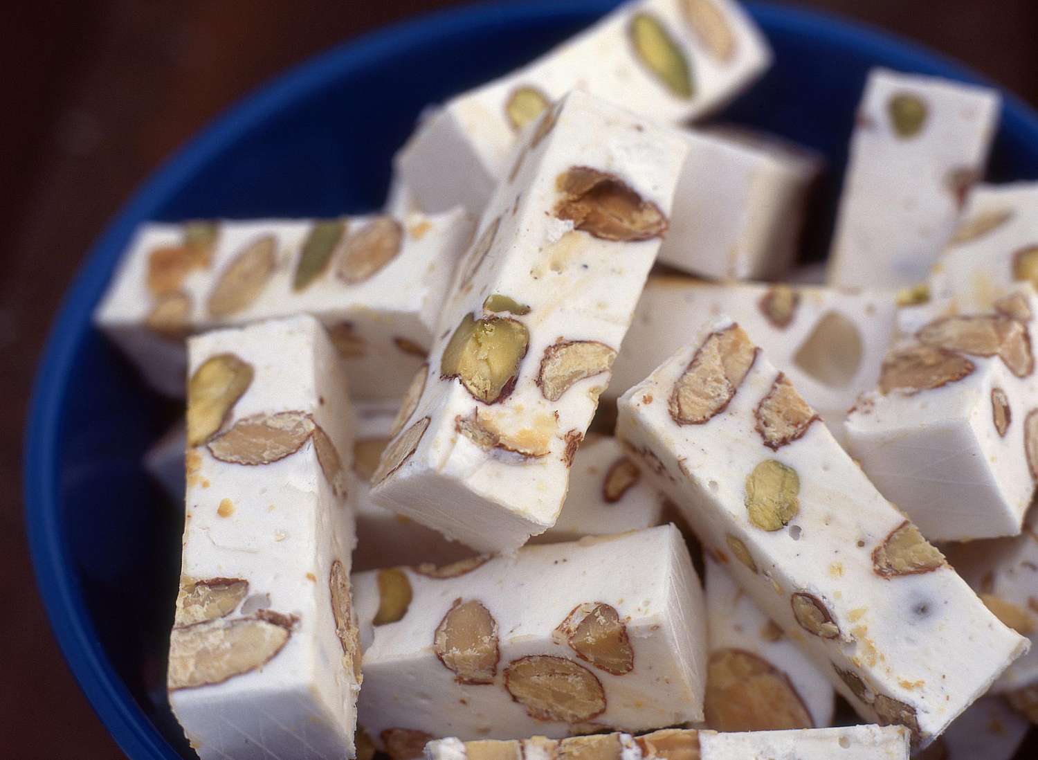 Tại sao kẹo Nougat bị cứng? nguyên nhân và giải pháp