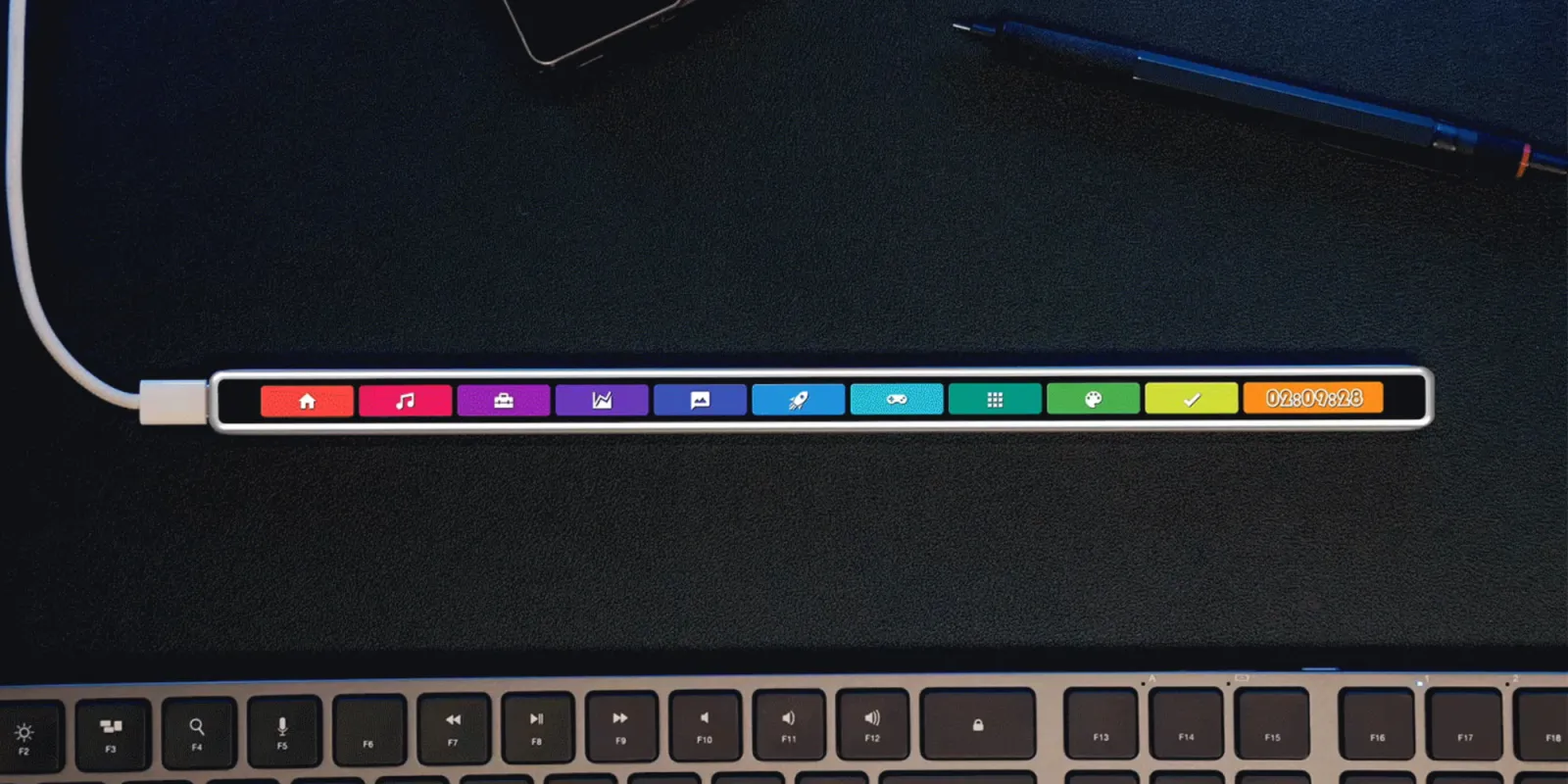 Người ta vừa tạo ra một cái màn hình giống Touch Bar: macOS và Windows