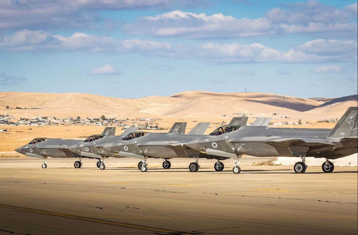 cac-chien-dau-co-f-35i-tren-sa-mac-israel.jpg