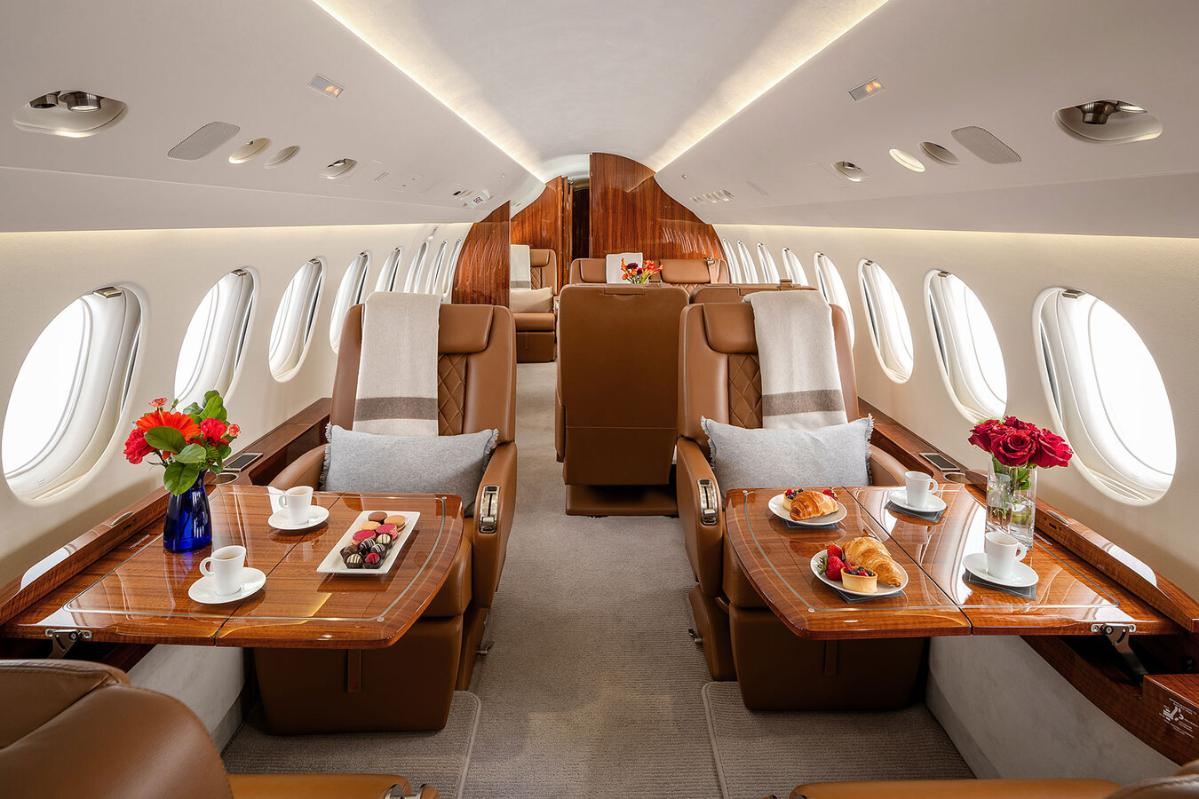 cabin-cua-falcon-7x.jpg