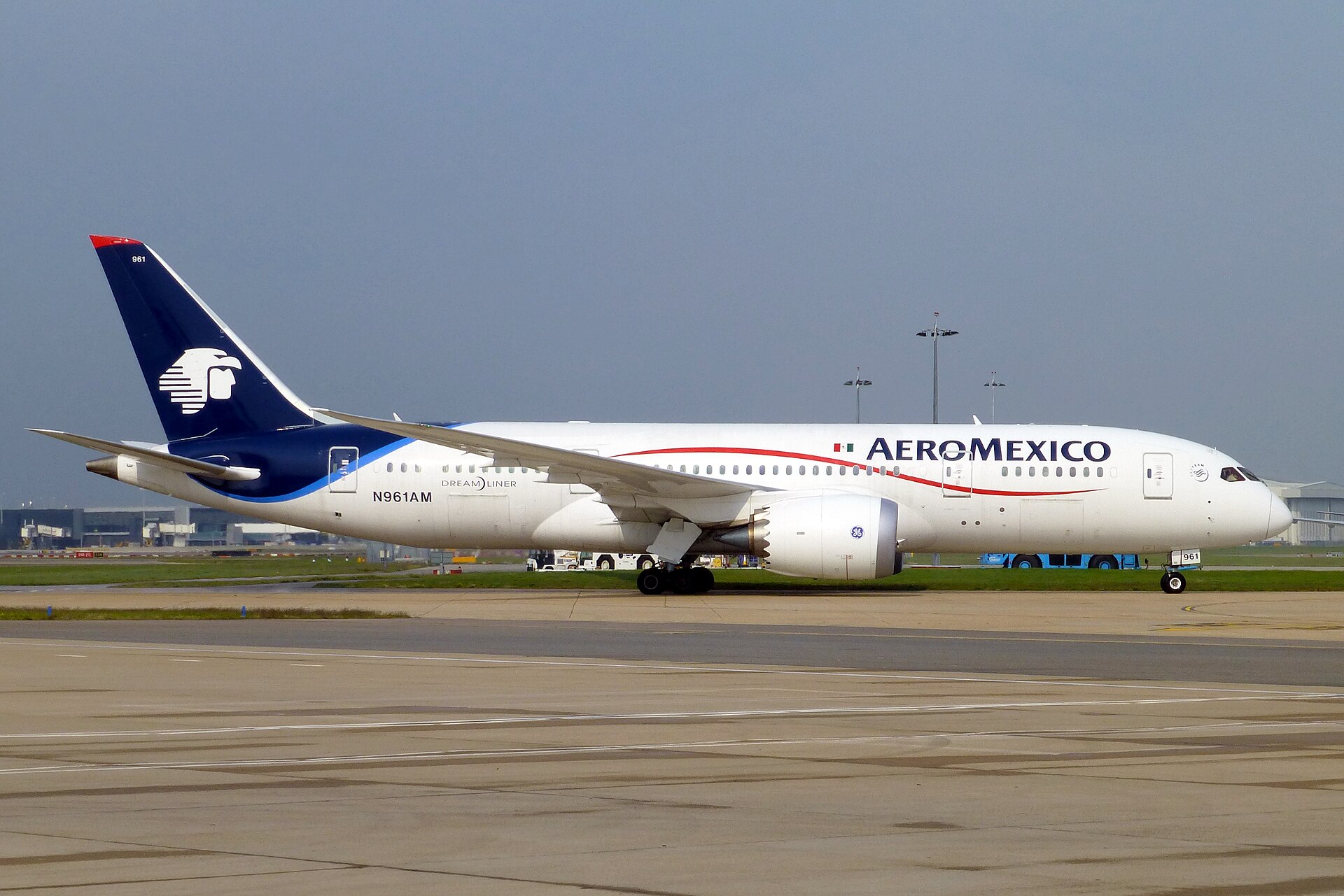 Aeroméxico là hãng hàng không đúng giờ nhất 2024, United Airlines top10