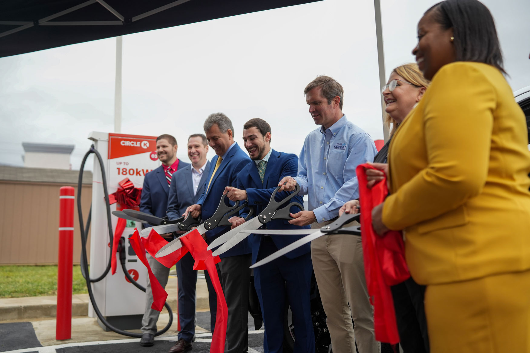 Ribbon-Cutting-1.jpg