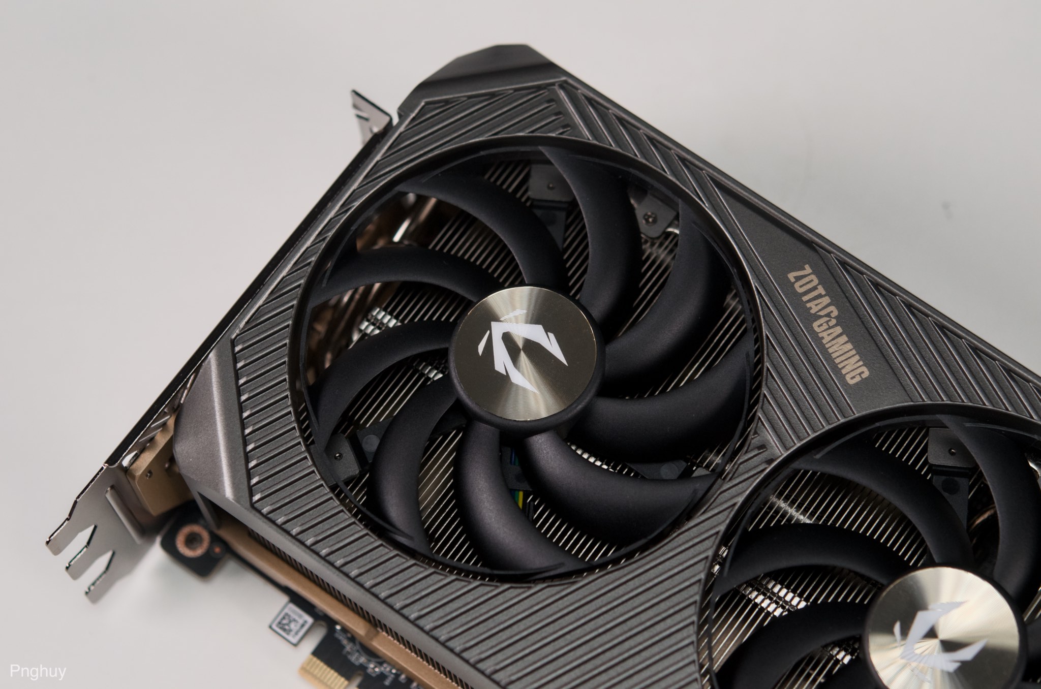 trentay-ZOTAC-Gaming-RTX-5080-tinhte39.jpg