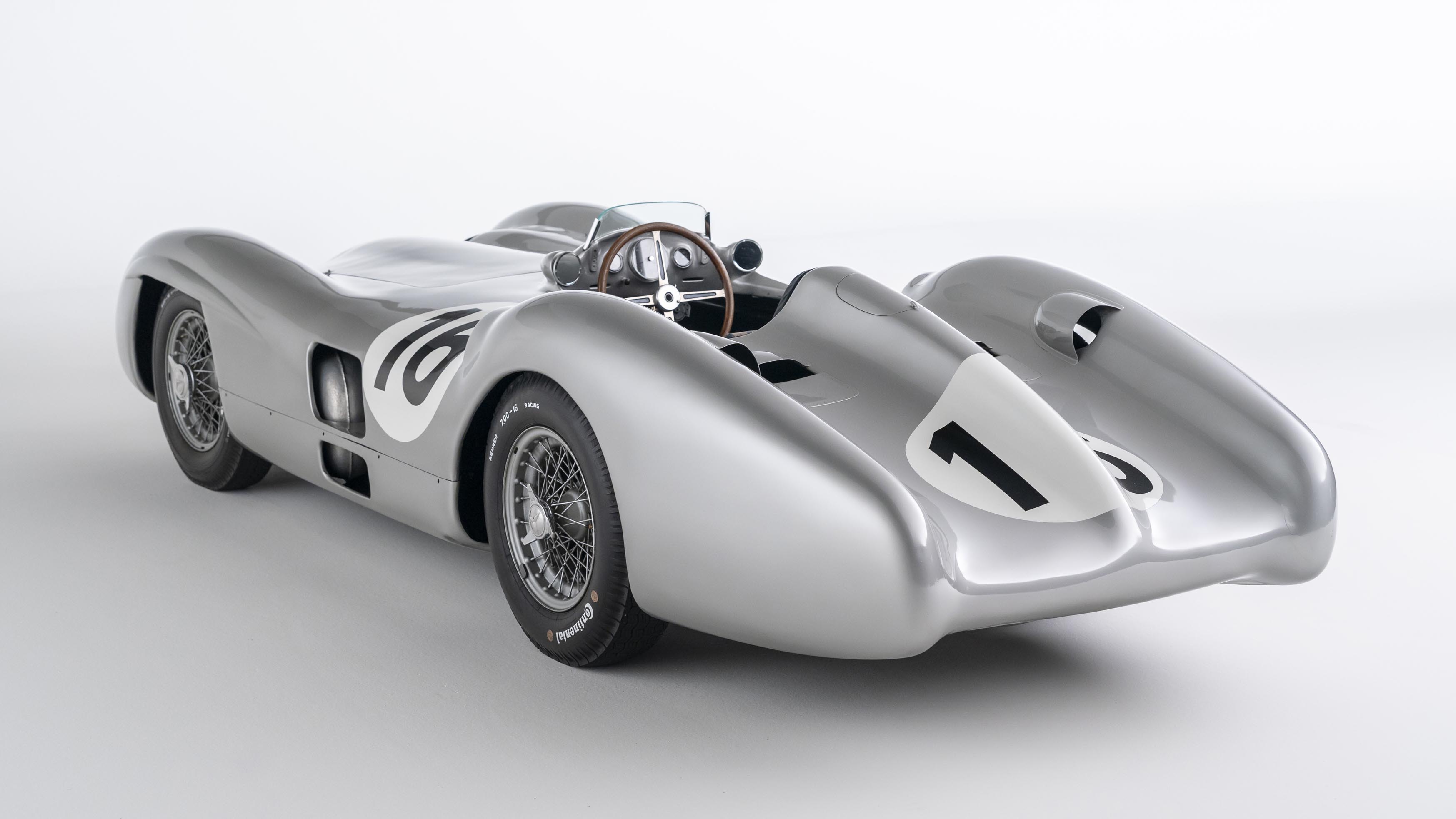 tinhte-w196-mercedes-silver-arrow.jpg