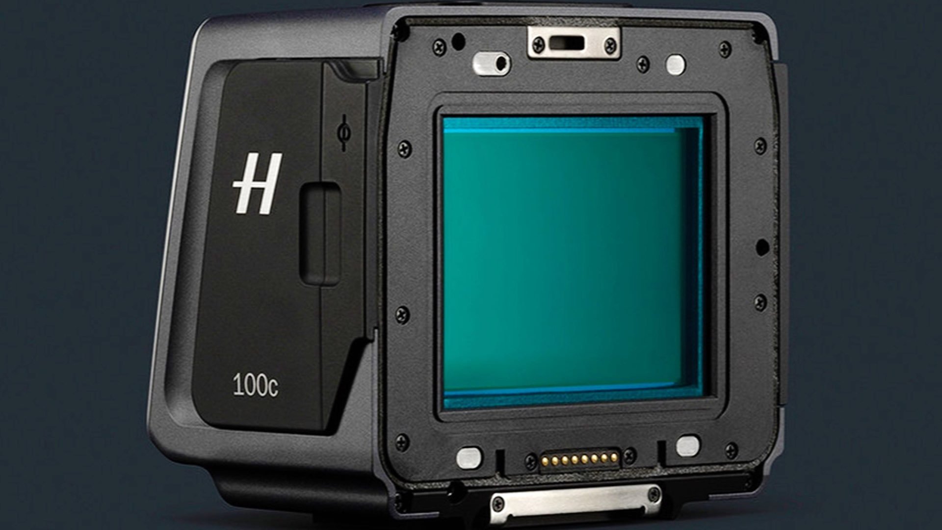 Inside-Hasselblads-Factory-Assembling-the-Medium-Format-Magic-.007.jpeg